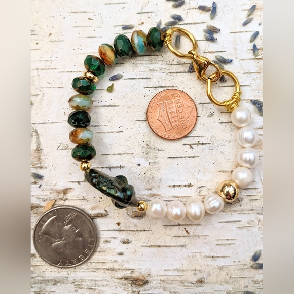 Emerald Glass Beads & Natural Freshwater Pearls In Assymetrical Bracelet - Picture 5 of 5